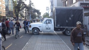 Camion sobre anden