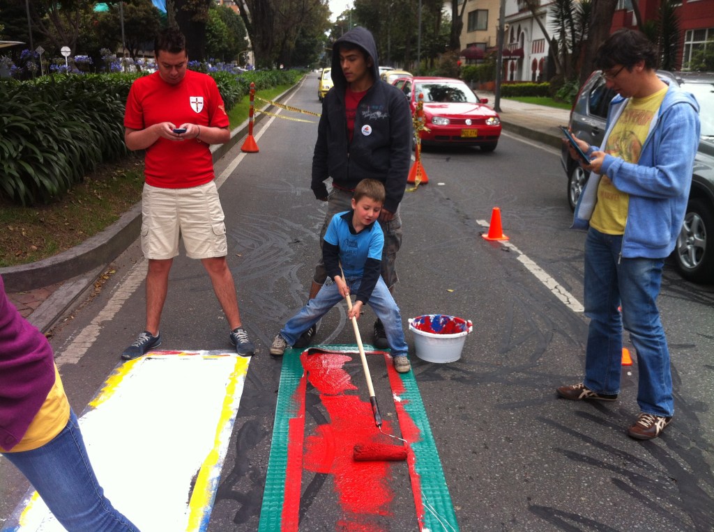 Un pequeño hombre poniendo su granito de arena. Siendo ciudadano. Nadie se queda por fuera. 