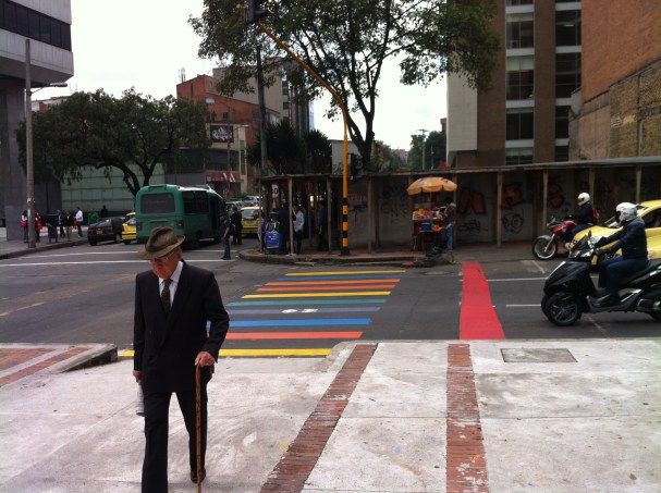 Queremos una ciudad donde caminar sea seguro para nuestros adultos mayores