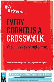 Cada esquina es un cruce peatonal.  Sí, cada esquina. 